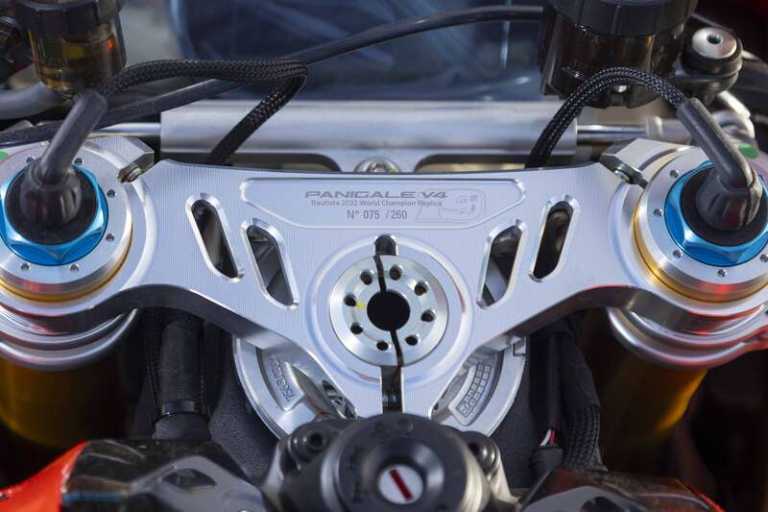  Ducati PANIGALE V4 BAUTISTA WORLD CHAMPIONSHIP REPLICA 11 Manual