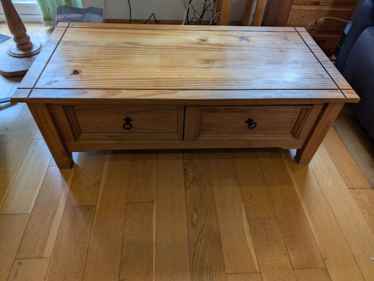 Solid pine Coffee Table with Drawers – Good Condition