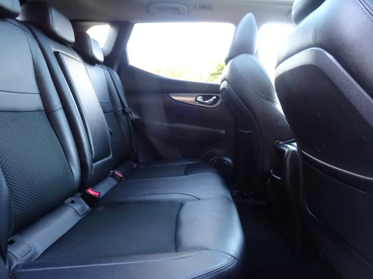 2019 Nissan Qashqai 1.3 DiG-T Tekna 5dr **LOW MILEAGE*ONLY 37000 MILES FROM NEW** HATCHBACK Petro...