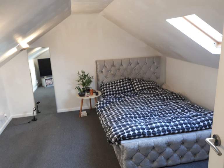 Spacious 3 Bed Flat in Wellingborough | Large Loft Bedroom | £1800 PCM