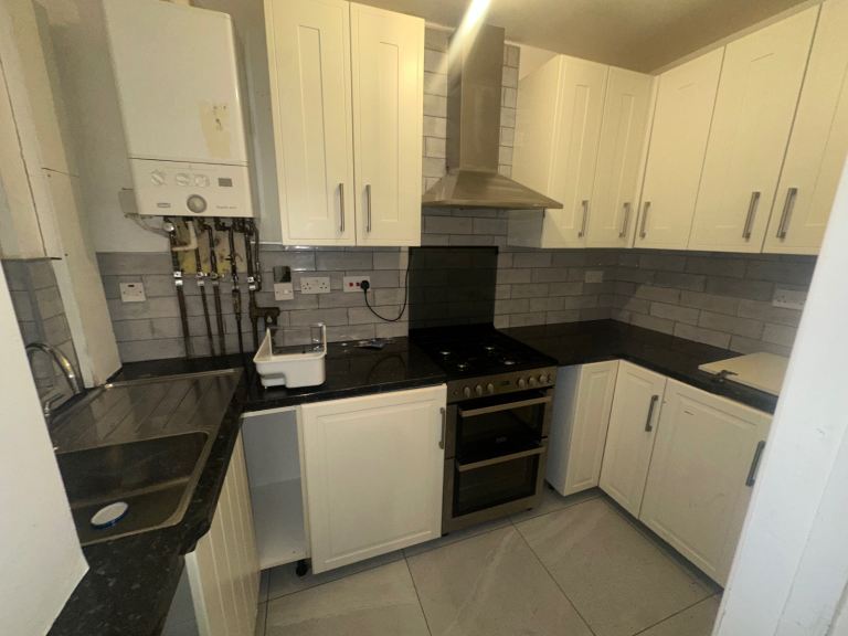 4 bedroom house with off road parking