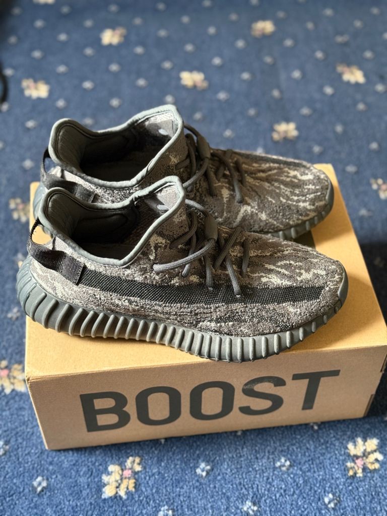 YEEZY BOOST 350 V2 Size 8 UK Camouflage 