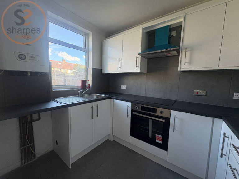 4 bedroom house in New Barns Avenue, Mitcham, London