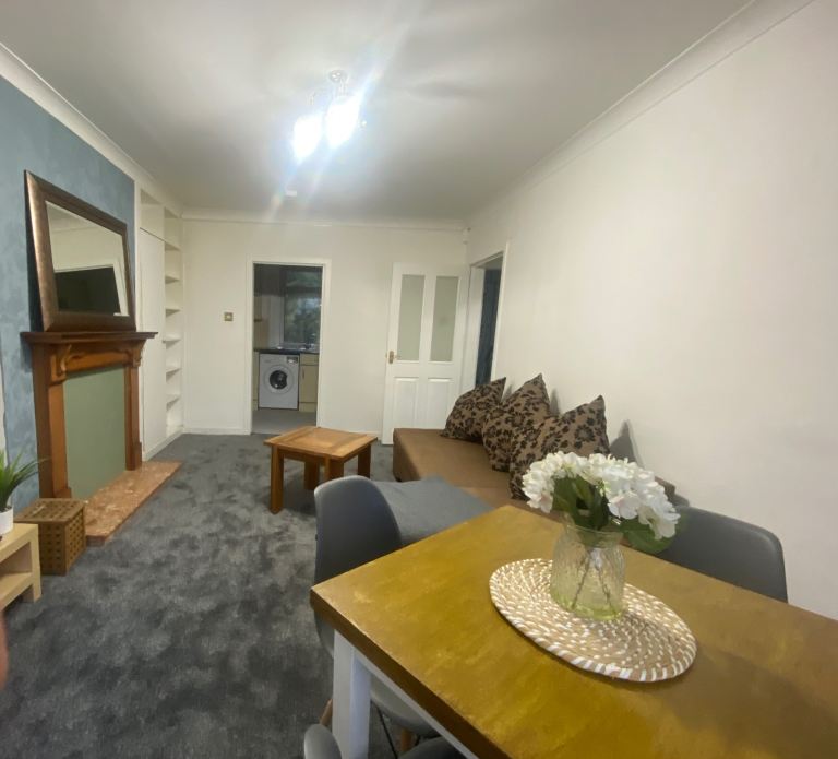 Attractive 2 bedroom property in Stenhouse available for rent