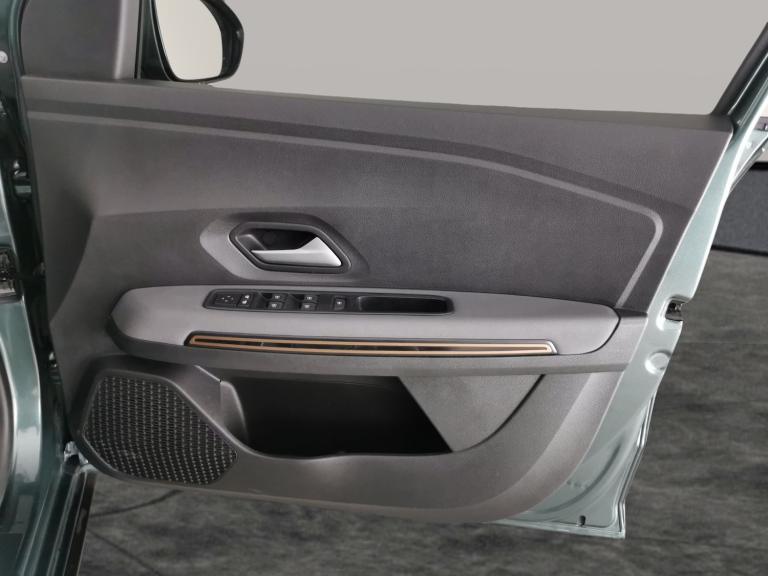 2024 Dacia Sandero Stepway 1.0 TCe EXTREME Hatchback 5dr Petrol Manual Euro 6 (s/s) (90 ps) - BLI...