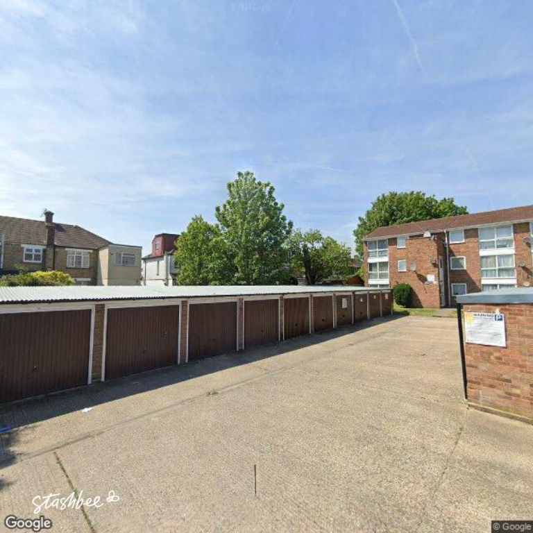 Garage to rent in London (N9) | Stashbee