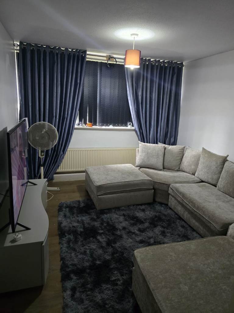 DELIGHTFUL 2 BEDROOM FLAT