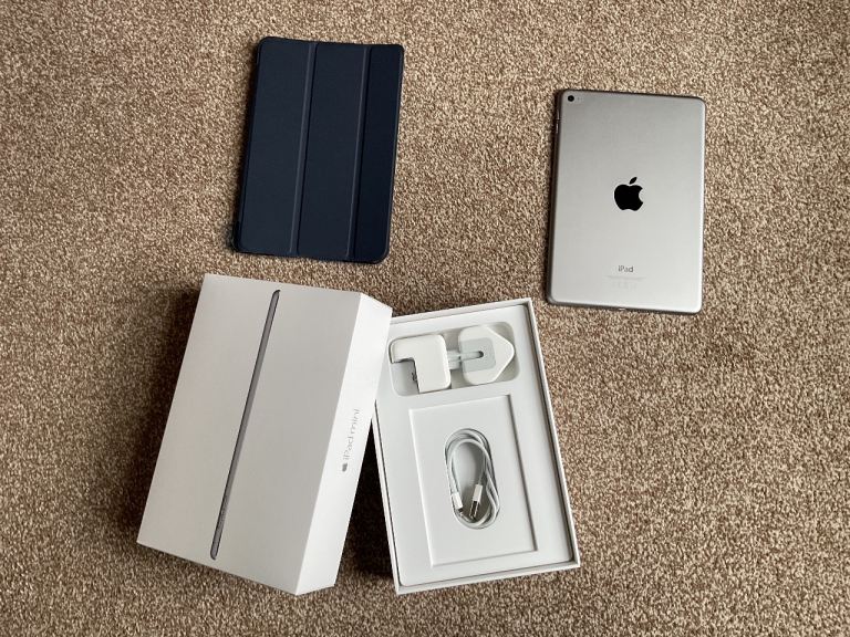 iPad mini 4, immaculate condition with box and charger