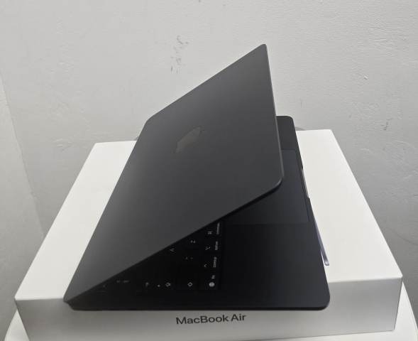 Apple MacBook Air (2025) M4, Midnight, 256GB SSD, 16GB RAM, 13.6