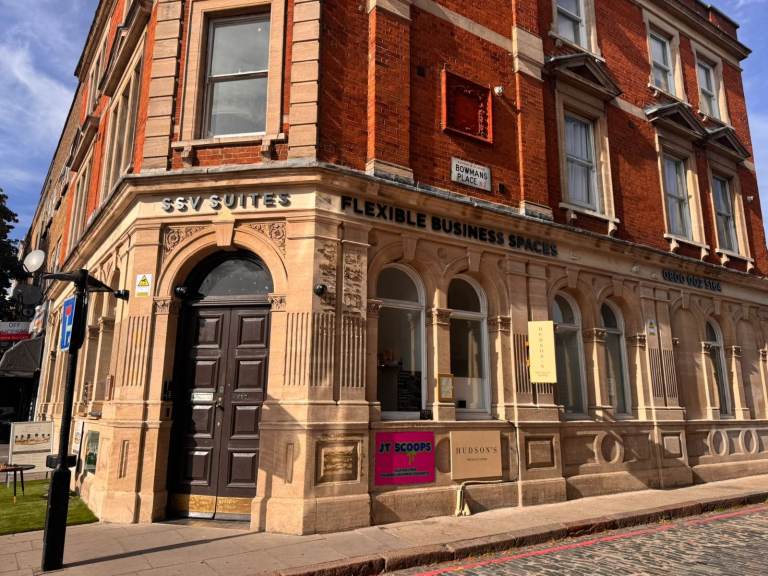 Kiosk Unit to Let, Holloway Road N7 - Coffee Shop