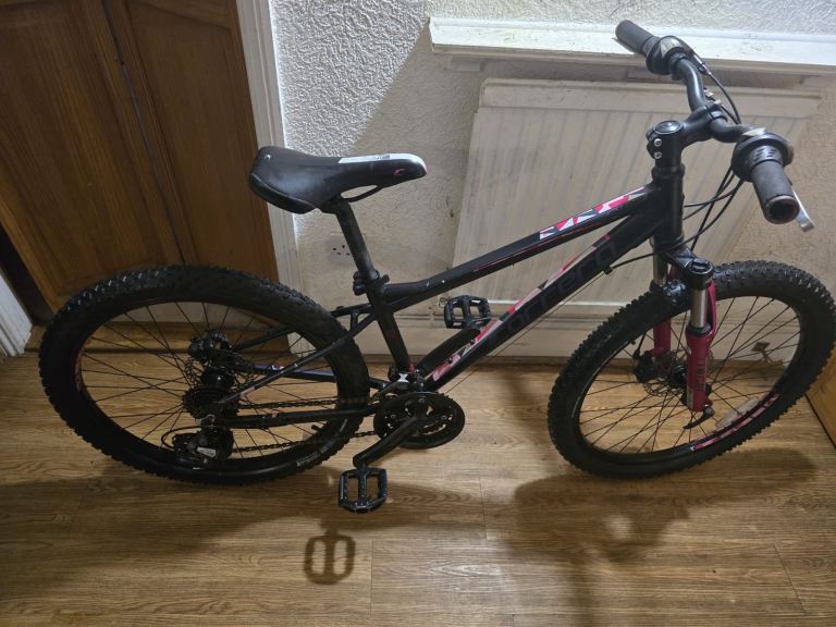 Carrera Luna girls Junior bike (9 yrs to 13yrs ) in fabulous condition.
