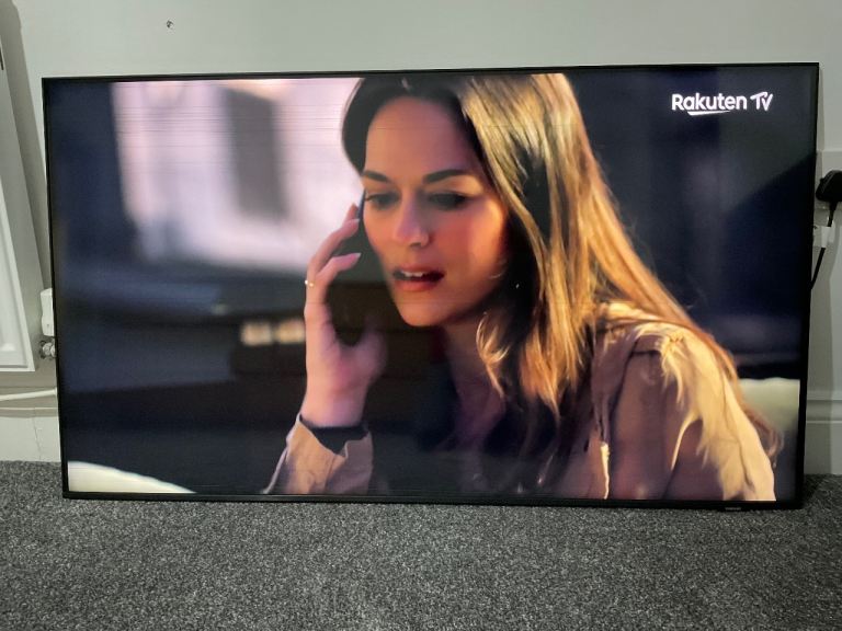 Samsung Smart TV – 50 inch,  ( fine lines on screen )