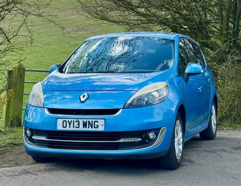 Cheap to run Renault Grand Scenic 1.6 dCi Dynamique TomTom 7 Seats - 2013 - Blue