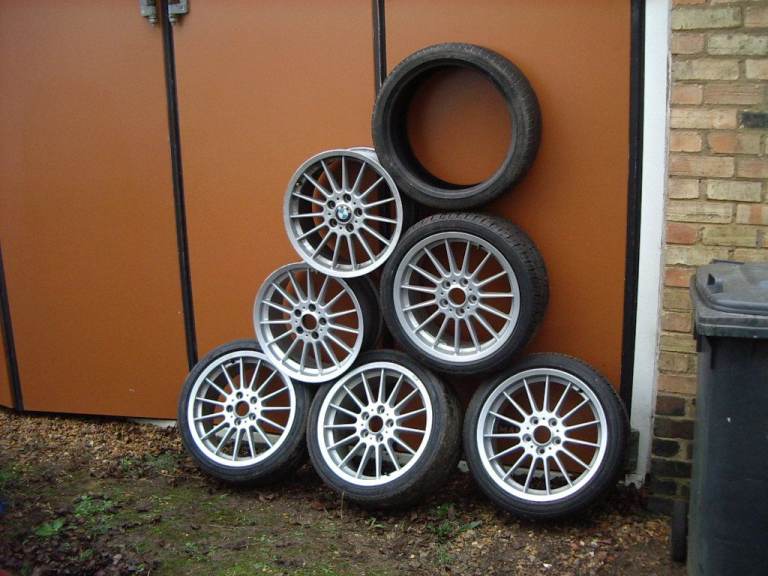 BMW 18inch Type 32 Alloy wheels (for classic car) Original Equipment 