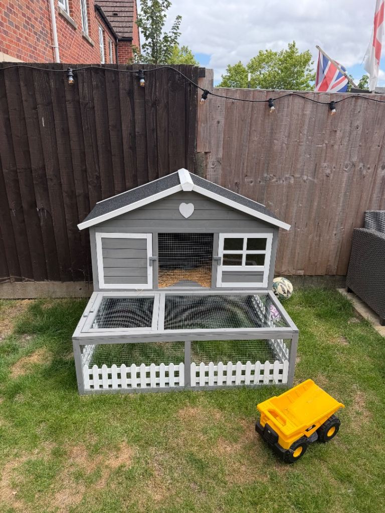 Small animal hutch