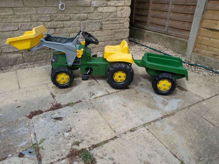 Kids ride on tractor 