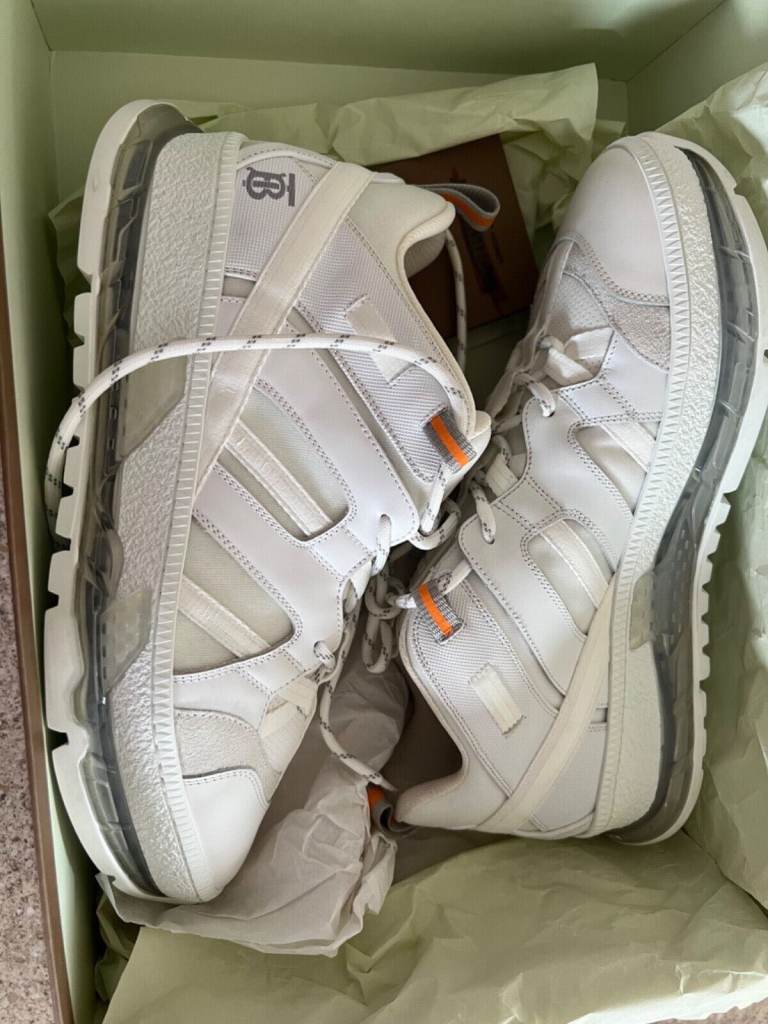 New with box Authentic Burberry Men's Union Size 6.5. UK