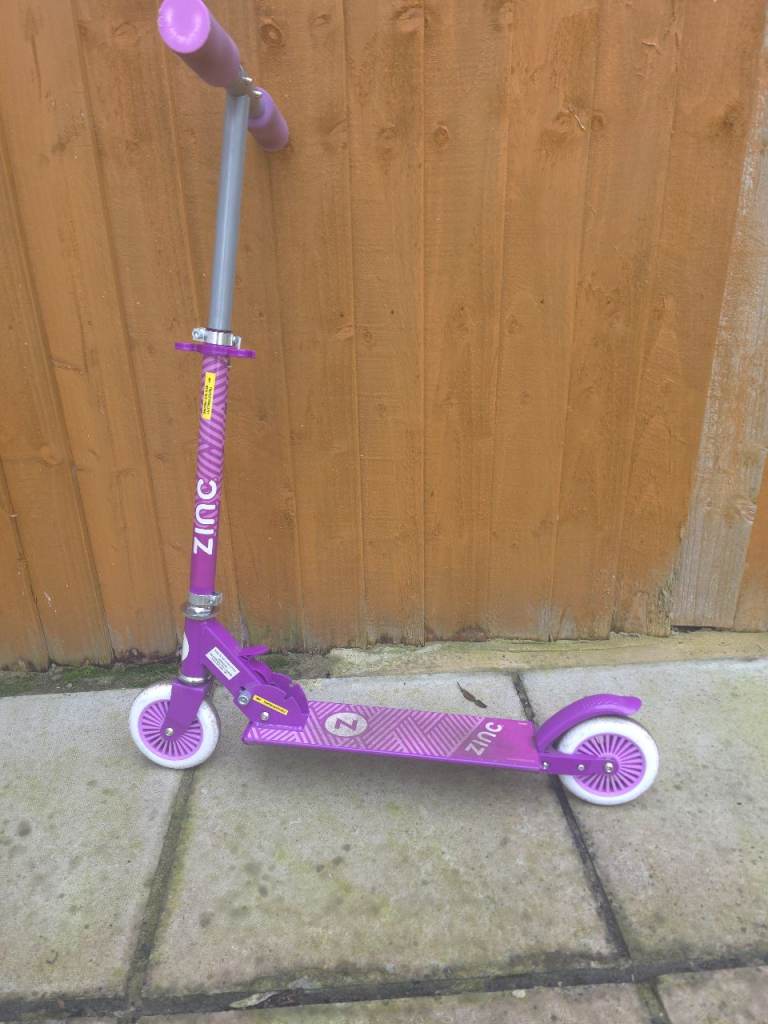 KIDS ZINC SCOOTER  £7 NO OFFERS  WESTCLIFF ON SEA 