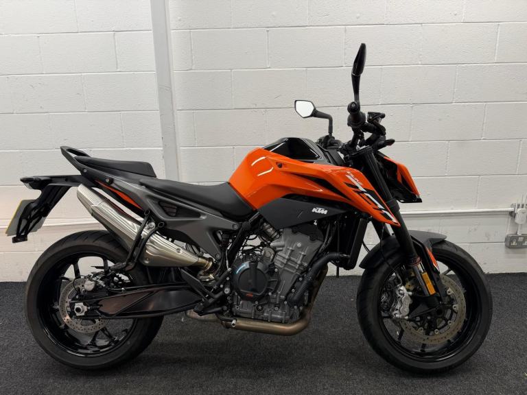 2025 KTM 790 DUKE - TRACK PACK - ONLY 734 MILES!