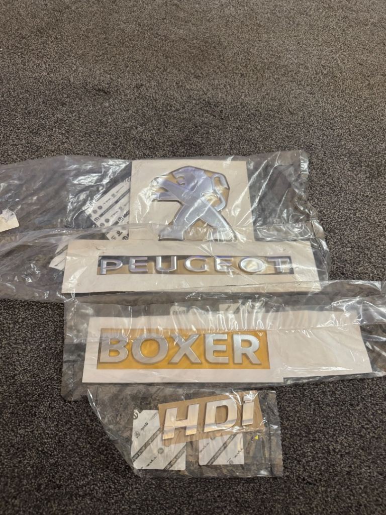 Peugeot Boxer badges 