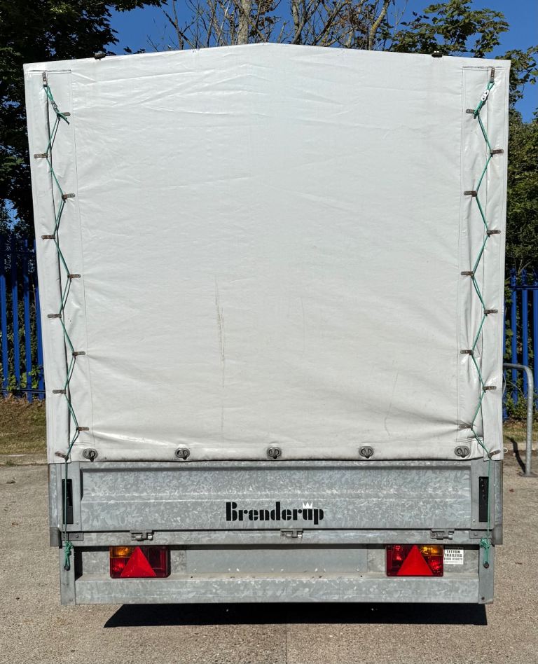 XL Covered Twin Axle Trailer (Brenderup)