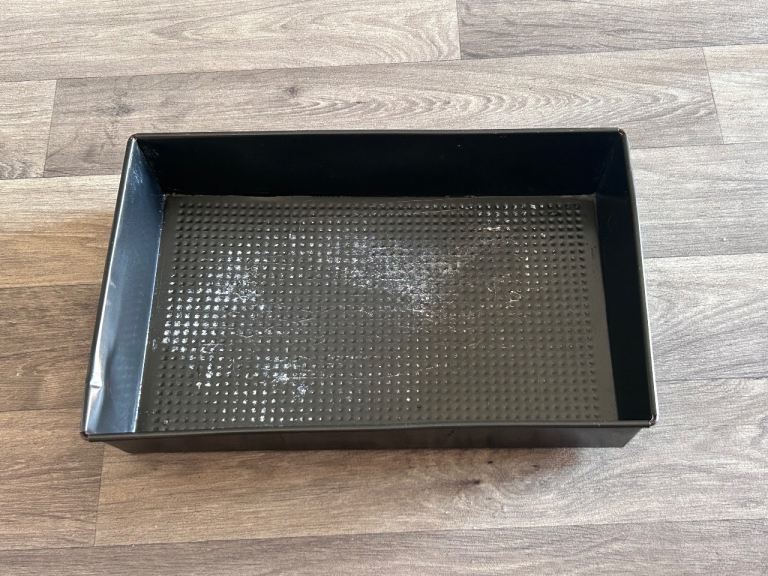 Metal Kitten Litter Box No Odour l Non Stick Kittens Tray Stimulating Box 37x24x7cm