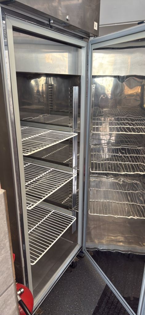 BEAUFORT Commercial Upright Fridge/Freezer – Good Condition