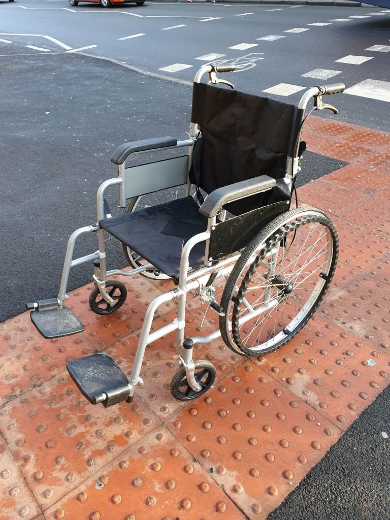 WHEELCHAIR EXCELLENT CONDITION LARGE WHEELS 