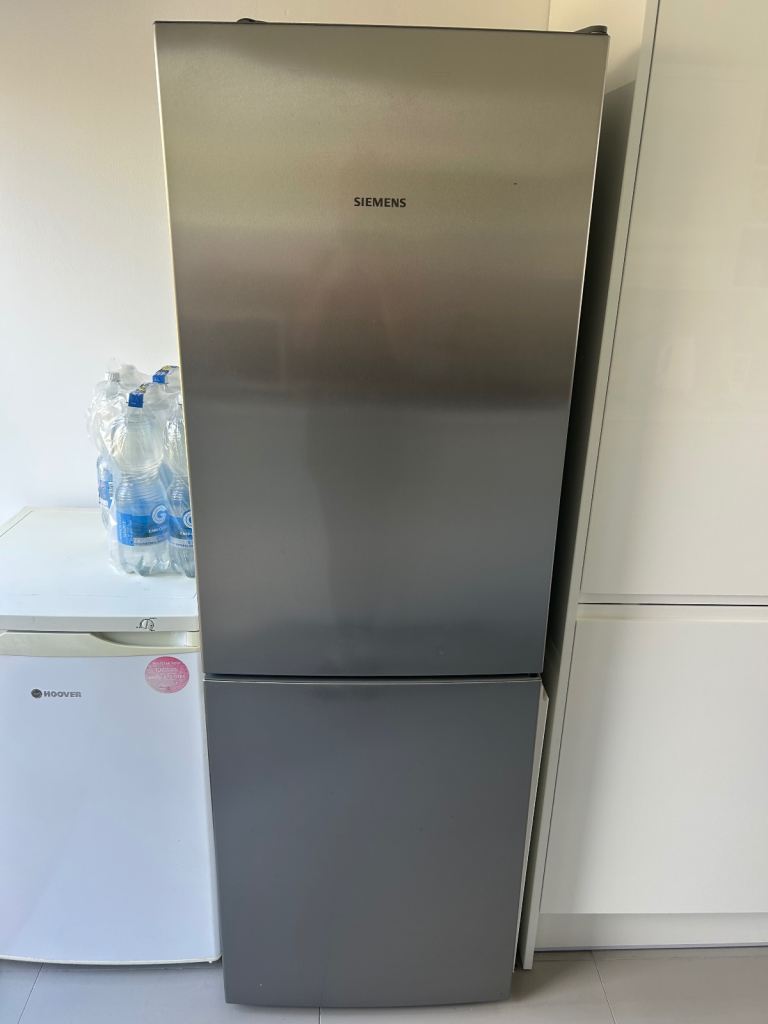 Siemens Fridge Freezer - Silver, Good Condition