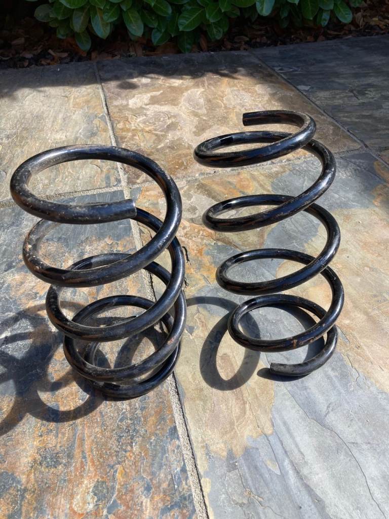 Monroe front coil springs SP3892 SE3892