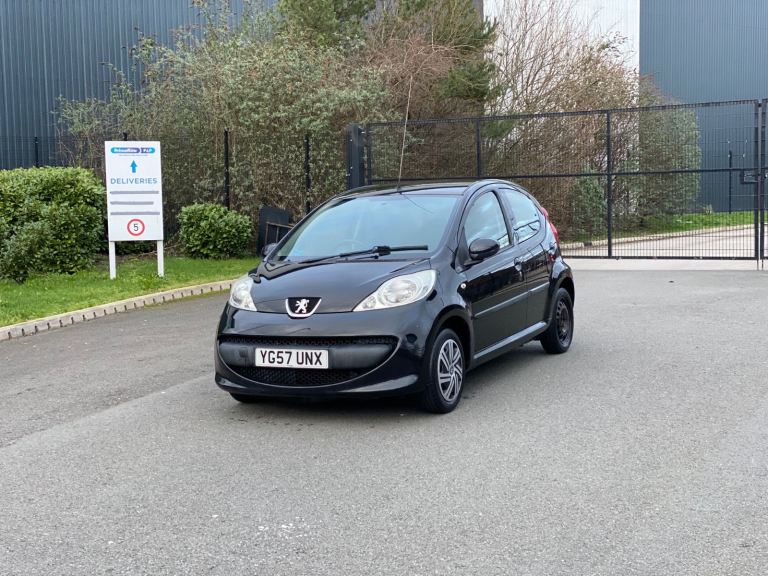 Peugeot 107 Urban 1.0 petrol 5 speed manual long mot 2 keys 