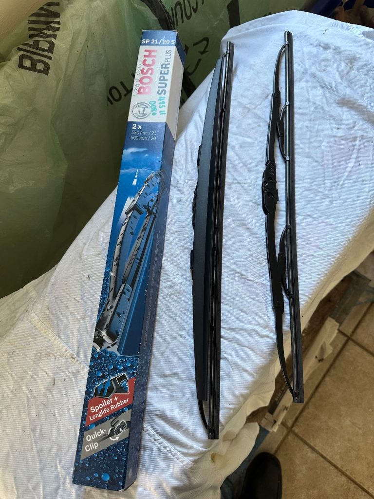New Bosch Windscreen Wiper Blades 