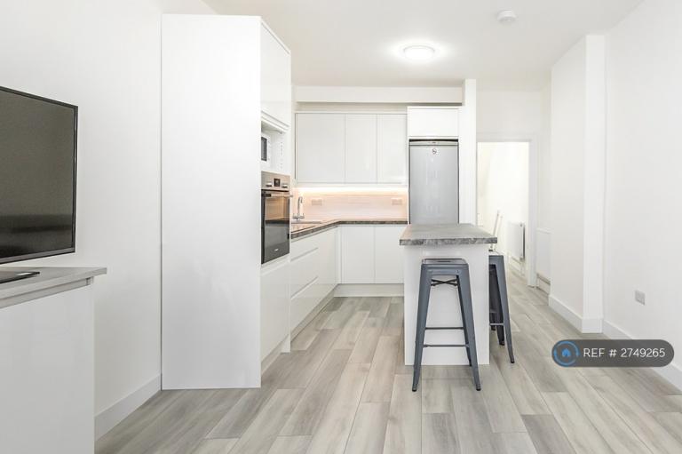 4 bedroom flat in Mannock Road, London, N22 (4 bed) (#2749265)