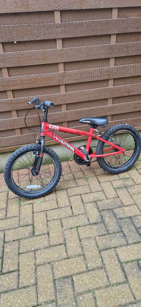 APOLLO OUTRAGE 18 INCH WHEEL BIKE. VERY GOOD CONDITION.