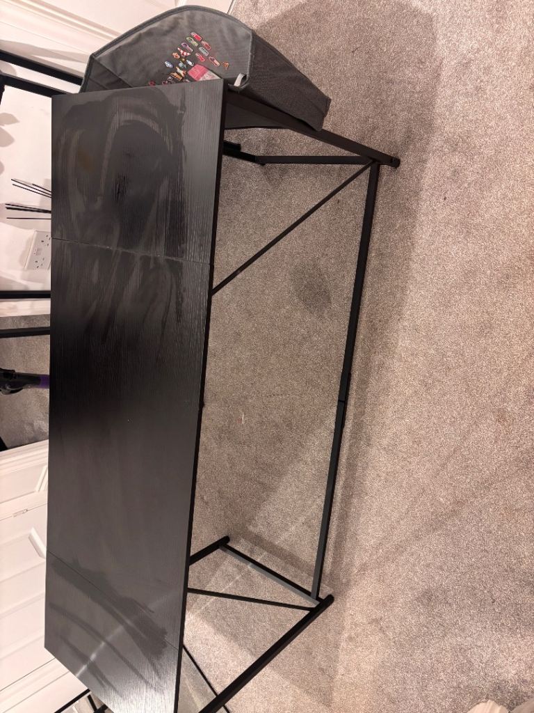 Desk and chair 6 months old 