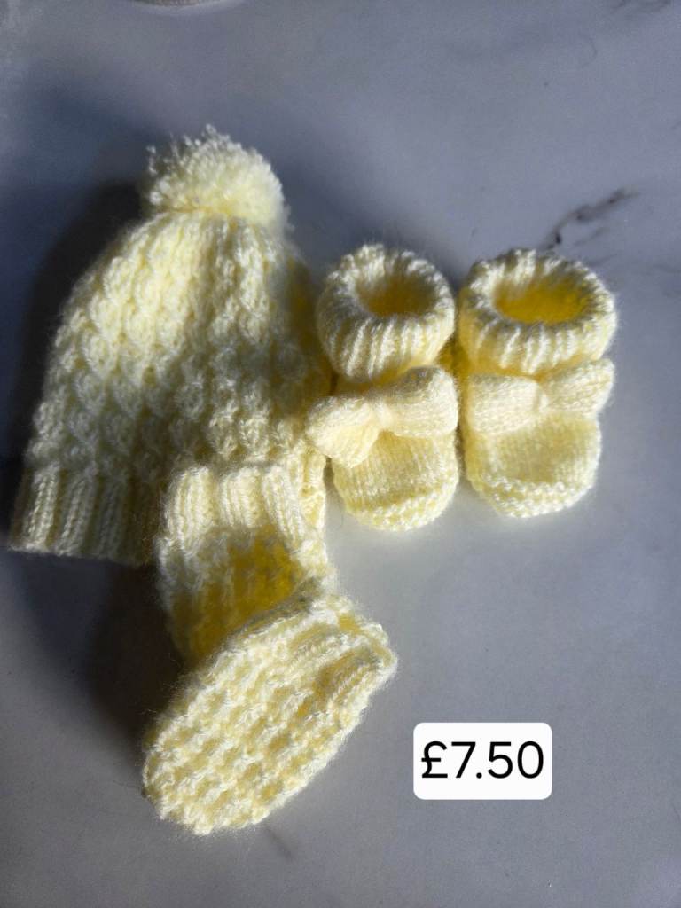 Newborn Knitted Baby Hat, Booties & Mittens Set – Yellow or Blue