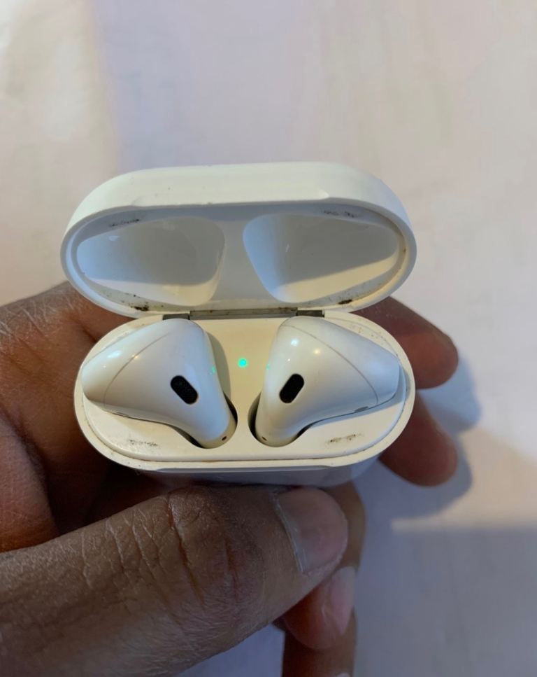 image for Apple AirPods 2 A1523