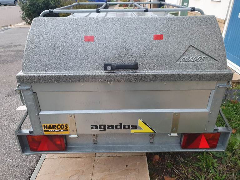 Agados 6x4 Trailer with lockable hard top and roof rack 