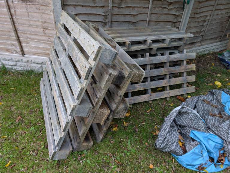 PALLETS - NEED TO GO by 2pm on Sunday 16/11