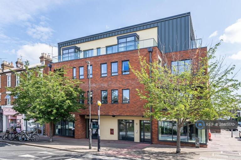 2 bedroom flat in Northcote Road, London, SW11 (2 bed) (#2865170)