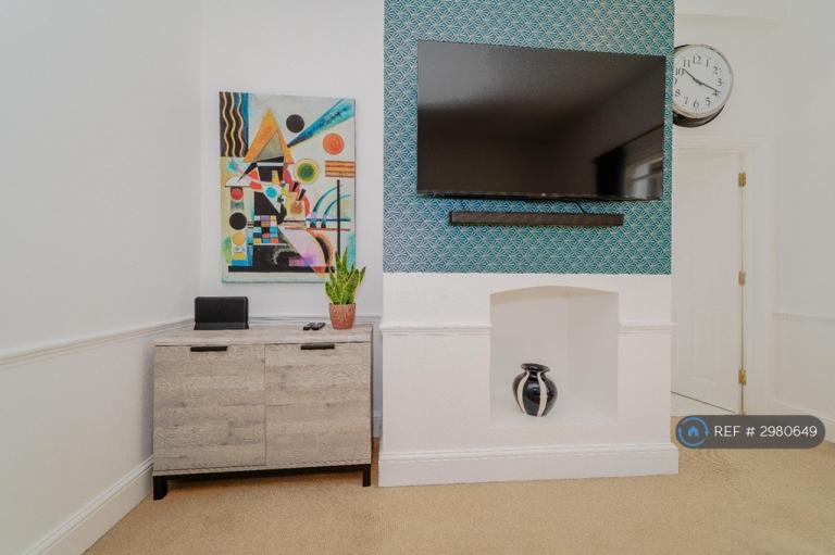 1 bedroom flat in St. James Place, Edgbaston, Birmingham, B15 (1 bed) (#2980649)