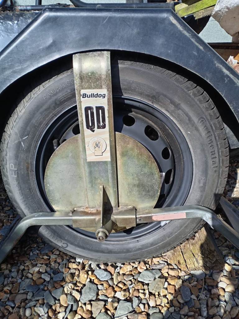 QD wheel clamp 