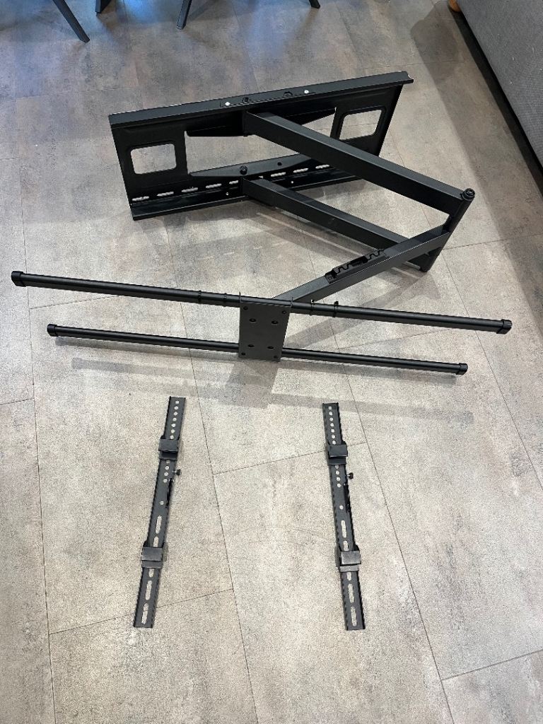 Heavy duty steel adjustable Black TV Wall Mount Bracket – Good Condition