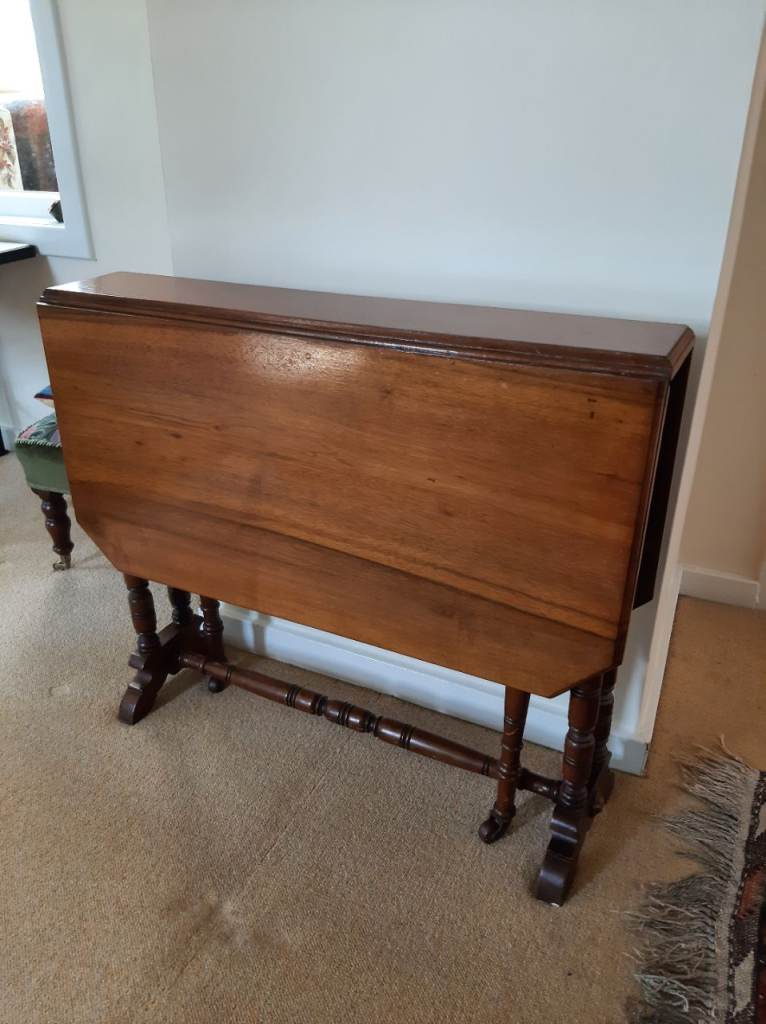 Antique walnut wood Sutherland table 