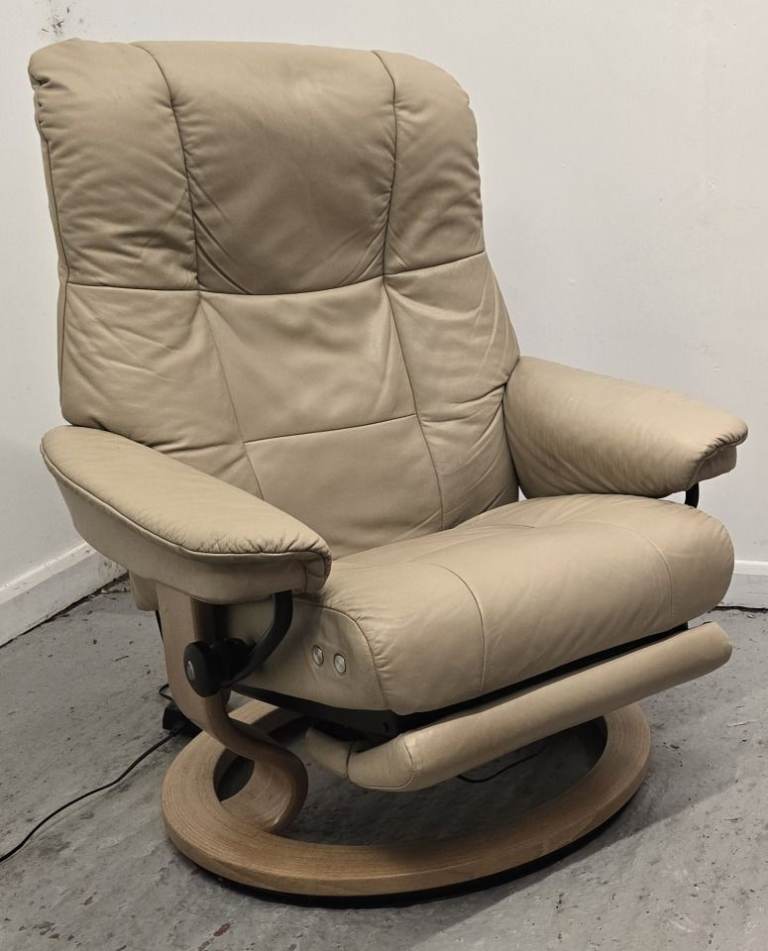 Ekornes Stressless Leather Electric Recliner Chair With Integral Footrest 1508251