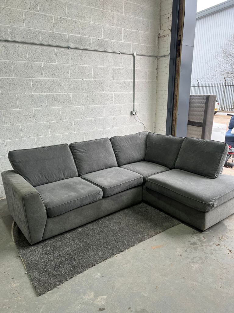 DFS sofa 🛋️- delivery 🚚 available 