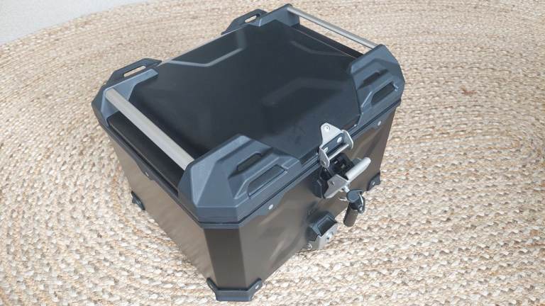 GENUINE SUZUKI DL650 DL1000 DL1050 VSTROM ALUMINIUM 38L TOP BOX WITH RACK AND KEYS