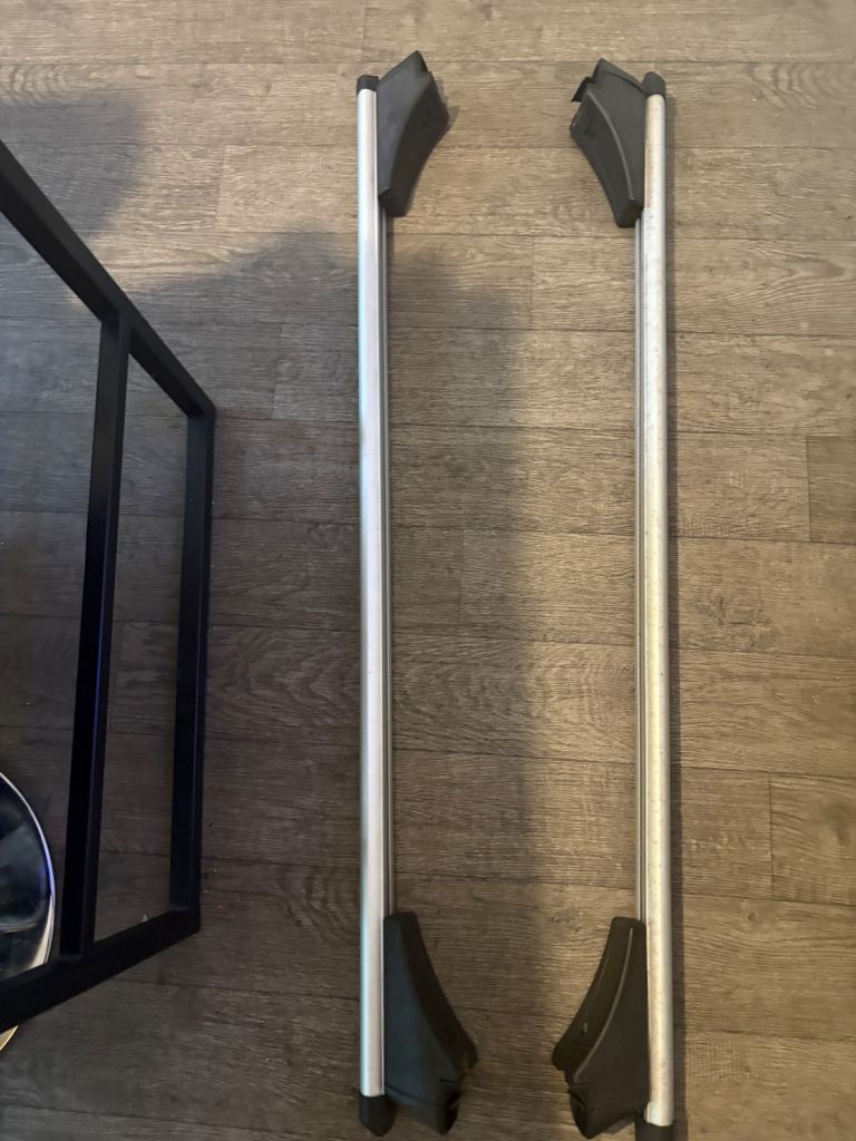 120cm roof bars for flat car roof - Keys etc for fixing included 