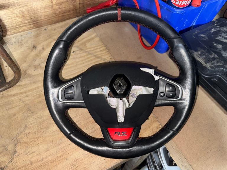 Renault Clio RS steering wheel 