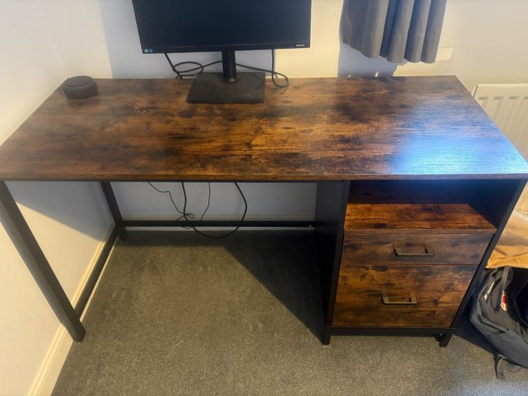 Office desk 